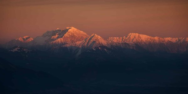 Quels sont les meilleurs itinéraires pour un voyage en train à travers les Alpes suisses ?